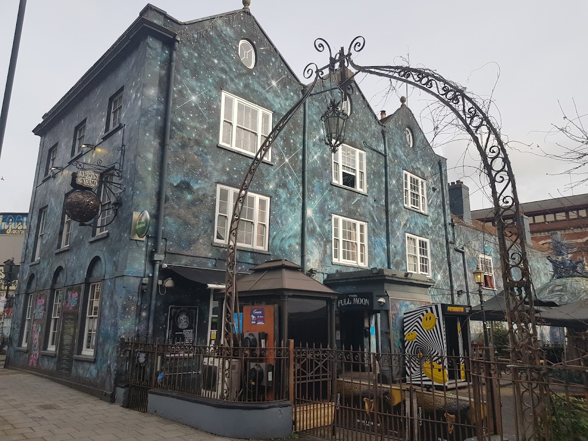 The Full Moon Pub & Hostel