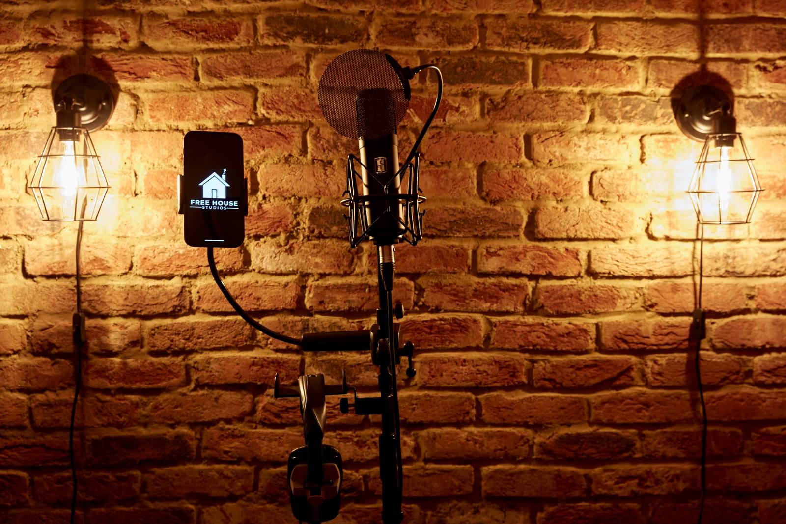 Free House Studio - Photo 1